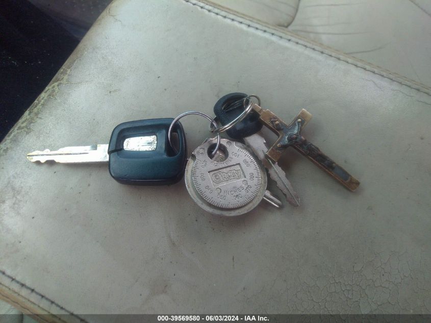 2001 Lincoln Town Car Cartier VIN: 1LNHM83WX1Y703626 Lot: 39569580