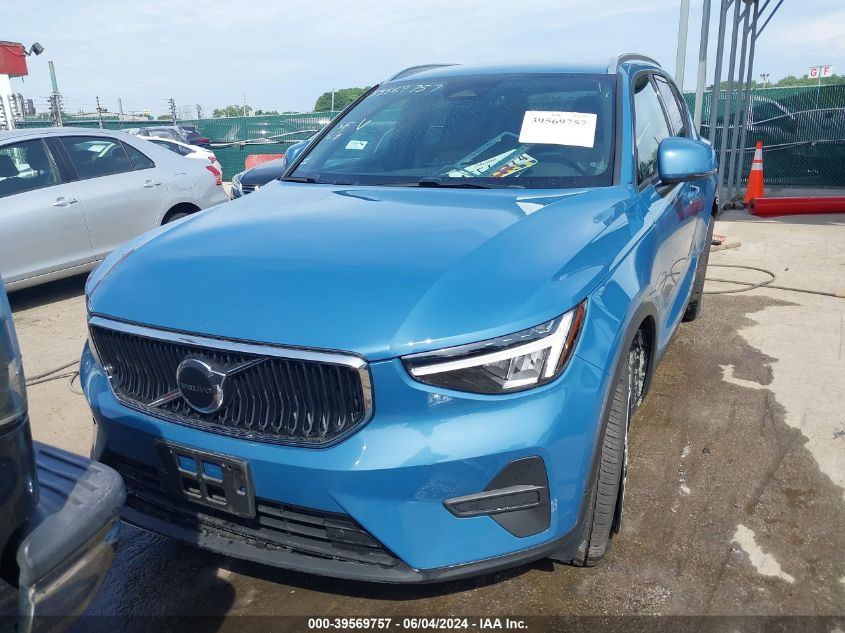 2023 Volvo Xc40 B5 Core VIN: YV4L12UK9P2945770 Lot: 39569757