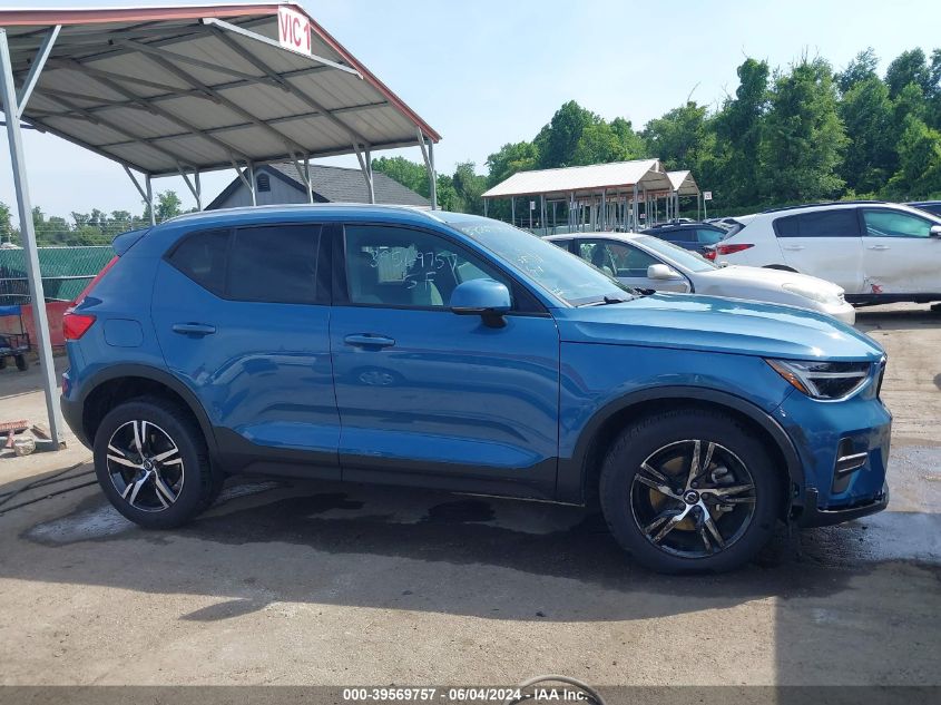 2023 Volvo Xc40 B5 Core VIN: YV4L12UK9P2945770 Lot: 39569757