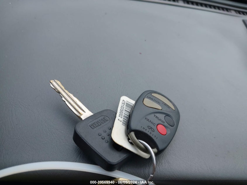 2000 Nissan Maxima Gle/Gxe/Se VIN: JN1CA31AXYT201081 Lot: 39569940