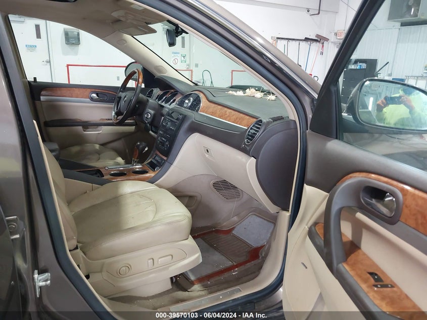 2010 BUICK ENCLAVE auction photo 5