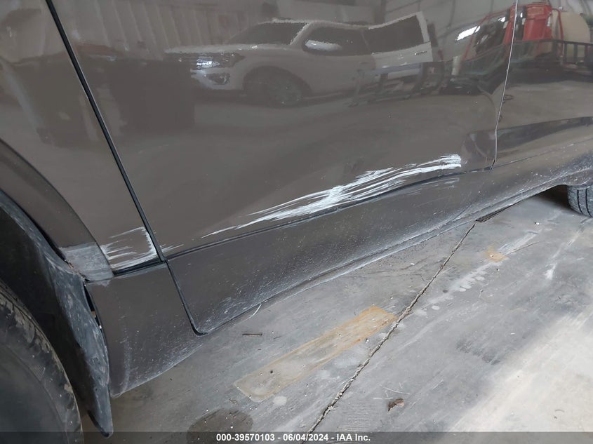 2010 BUICK ENCLAVE auction photo 6