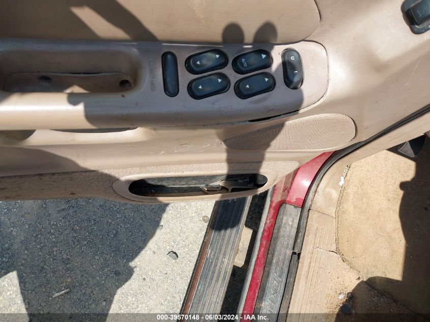 2000 Ford Explorer Xls VIN: 1FMZU62X3YUB81040 Lot: 39570148