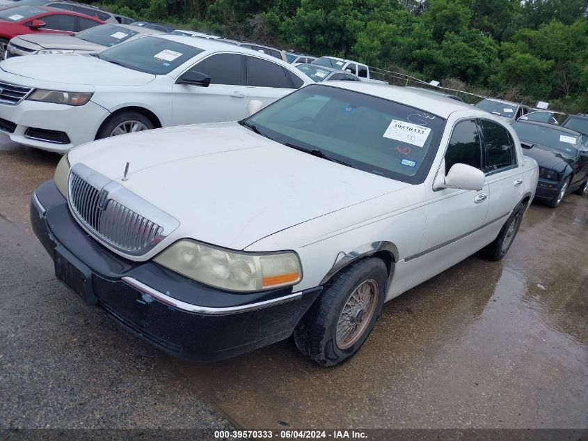 2003 Lincoln Town Car Signature VIN: 1LNHM82W93Y645237 Lot: 39570333