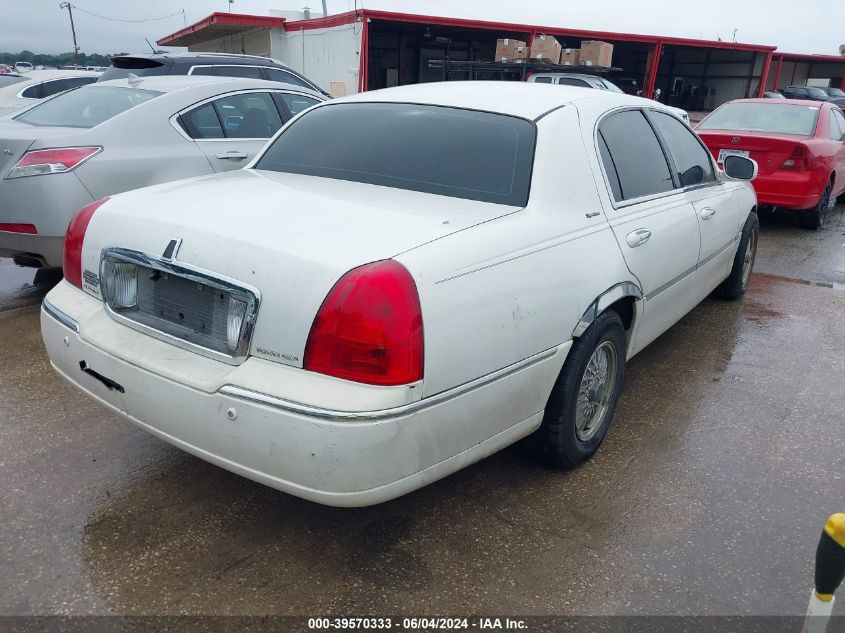 2003 Lincoln Town Car Signature VIN: 1LNHM82W93Y645237 Lot: 39570333