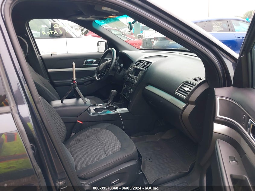 VIN 1FM5K7D85HGA09638 2017 FORD EXPLORER XLT