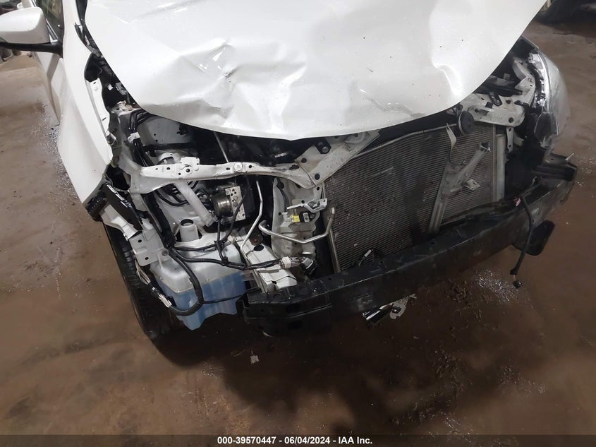 2017 Toyota Corolla Se VIN: 5YFBURHE4HP652932 Lot: 39570447