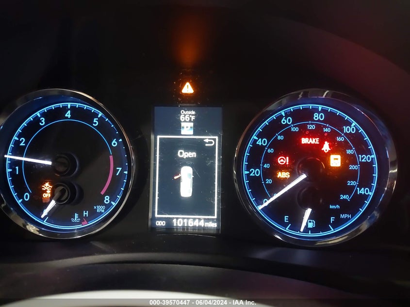 2017 Toyota Corolla Se VIN: 5YFBURHE4HP652932 Lot: 39570447