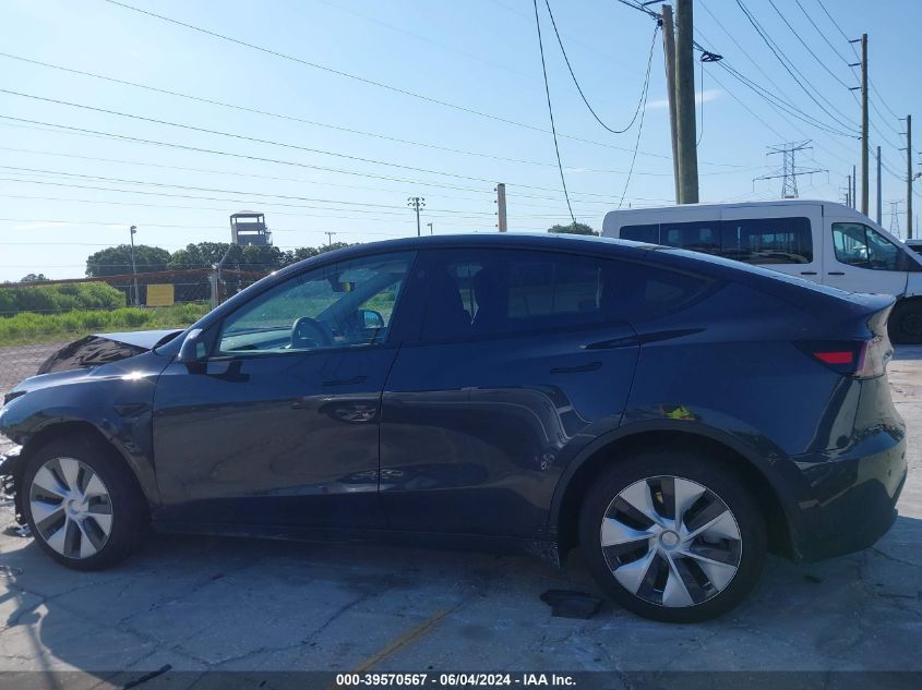 2024 Tesla Model Y Rwd VIN: 7SAYGDED7RF038232 Lot: 39570567