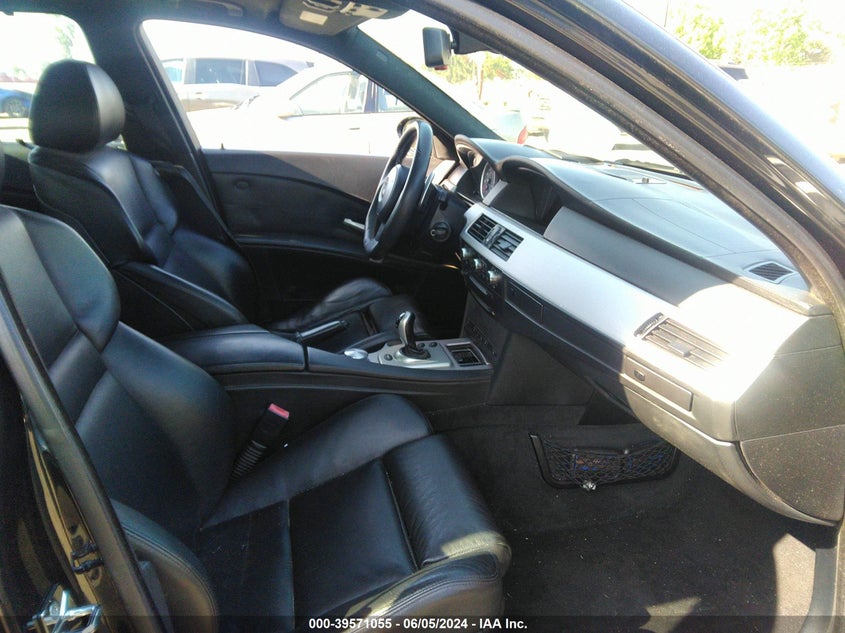 2007 BMW M5 VIN: WBSNB93587CX07053 Lot: 39571055