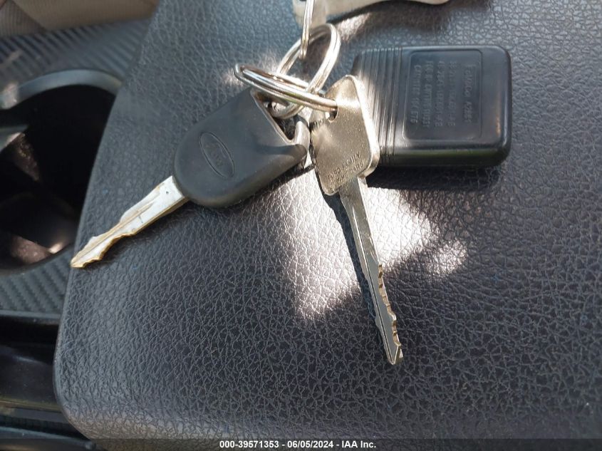 2005 Ford Mustang VIN: 1ZVFT84N455202479 Lot: 39571353