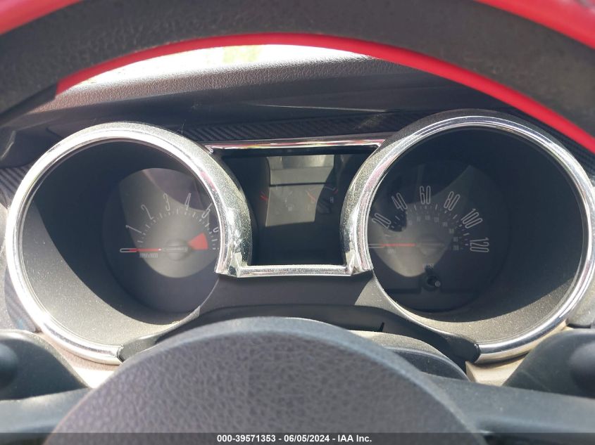 2005 Ford Mustang VIN: 1ZVFT84N455202479 Lot: 39571353