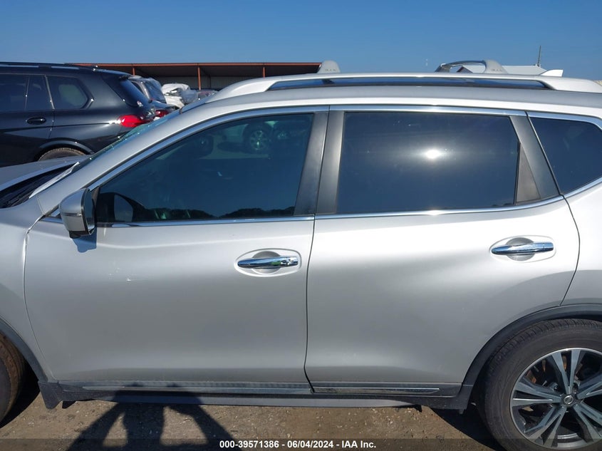 2017 Nissan Rogue Sl VIN: 5N1AT2MT0HC777473 Lot: 39571386