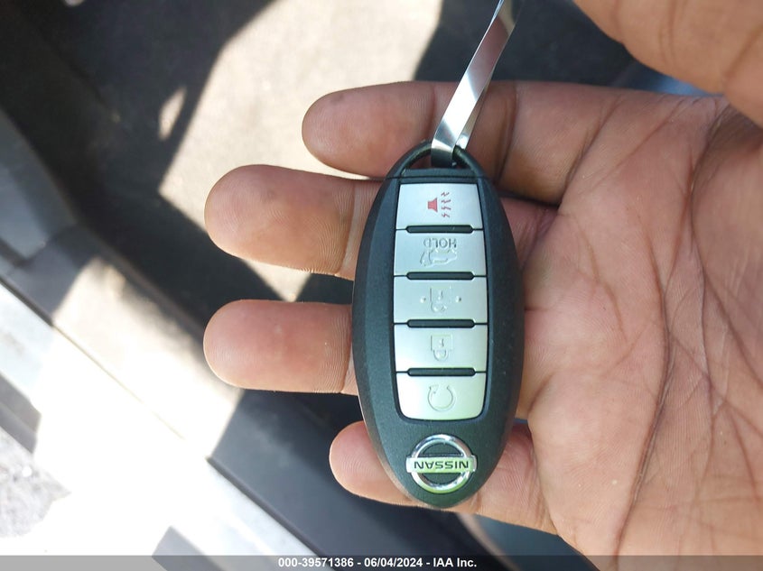 2017 Nissan Rogue Sl VIN: 5N1AT2MT0HC777473 Lot: 39571386