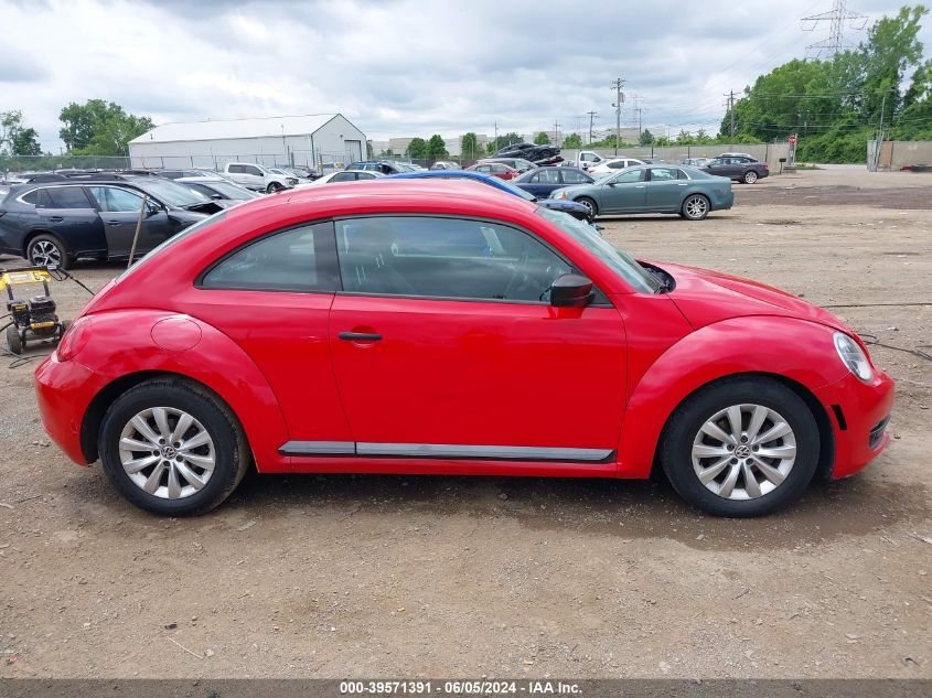 2013 Volkswagen Beetle 2.5L Entry VIN: 3VWFP7ATXDM645925 Lot: 39571391