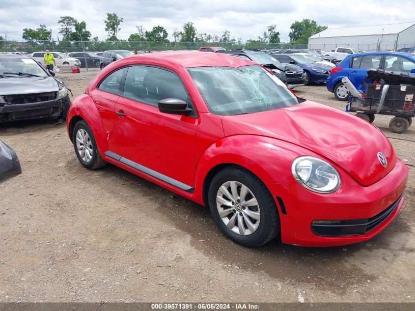 2013 Volkswagen Beetle 2.5L Entry VIN: 3VWFP7ATXDM645925 Lot: 39571391