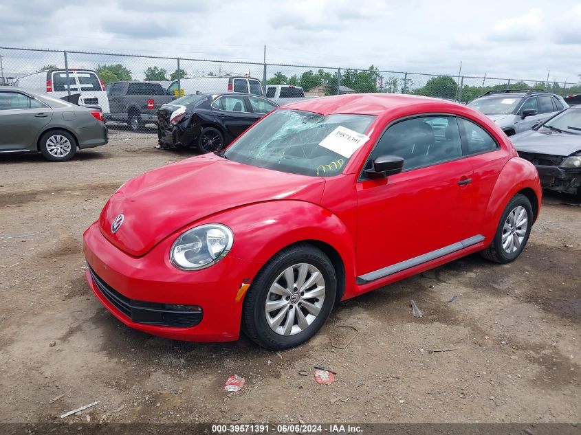 2013 Volkswagen Beetle 2.5L Entry VIN: 3VWFP7ATXDM645925 Lot: 39571391