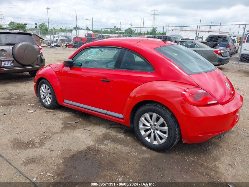 2013 Volkswagen Beetle 2.5L Entry VIN: 3VWFP7ATXDM645925 Lot: 39571391