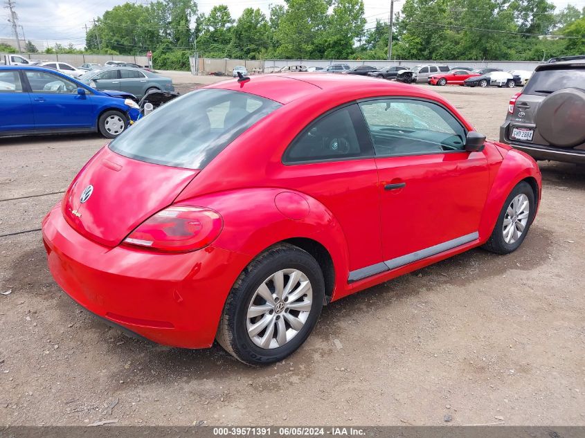 2013 Volkswagen Beetle 2.5L Entry VIN: 3VWFP7ATXDM645925 Lot: 39571391