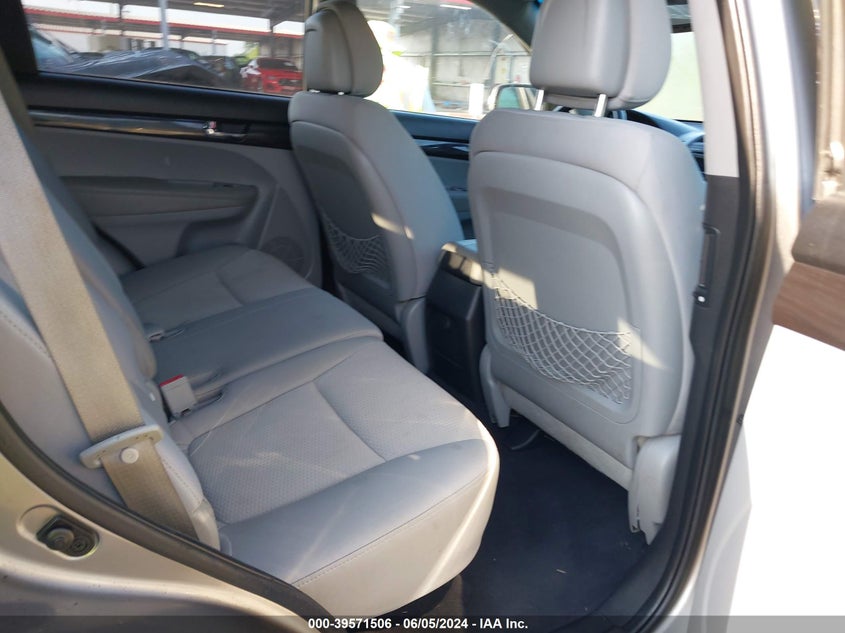 2011 Kia Sorento Lx VIN: 5XYKT3A18BG126533 Lot: 39571506