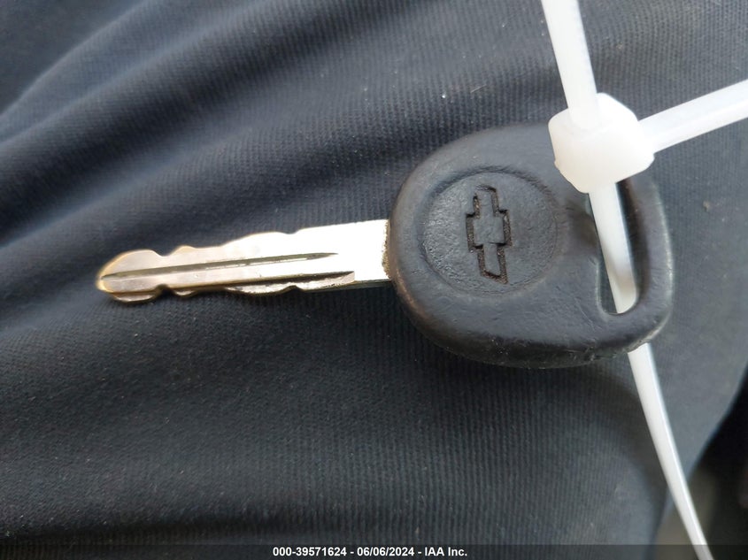 2000 Chevrolet Silverado 1500 Ls VIN: 1GCEC14V0YE146227 Lot: 39571624