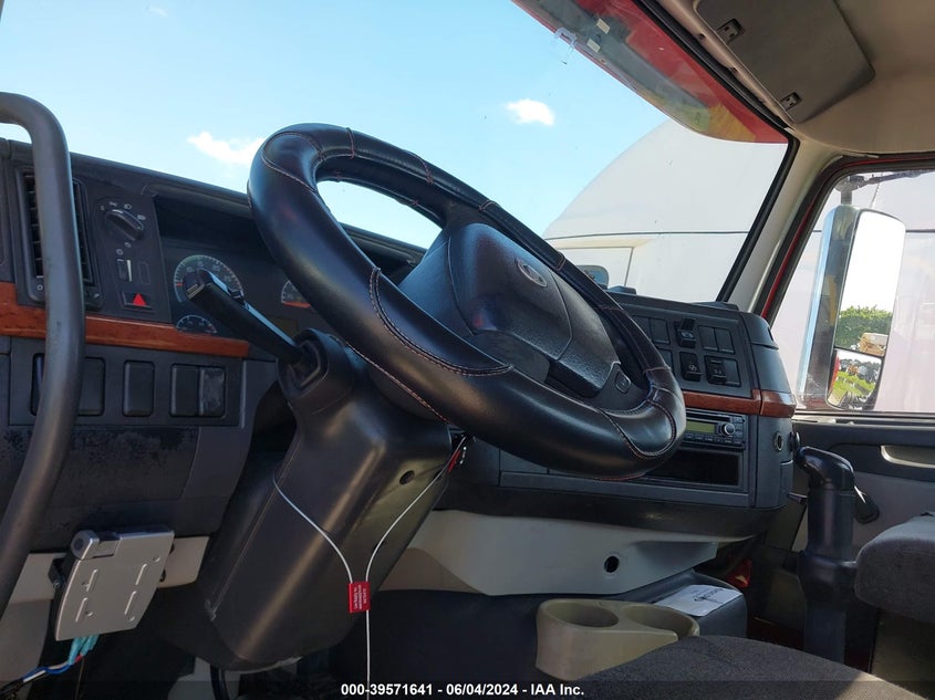 2005 Volvo Vn Vnm VIN: 4V4M19GH45N379677 Lot: 39571641