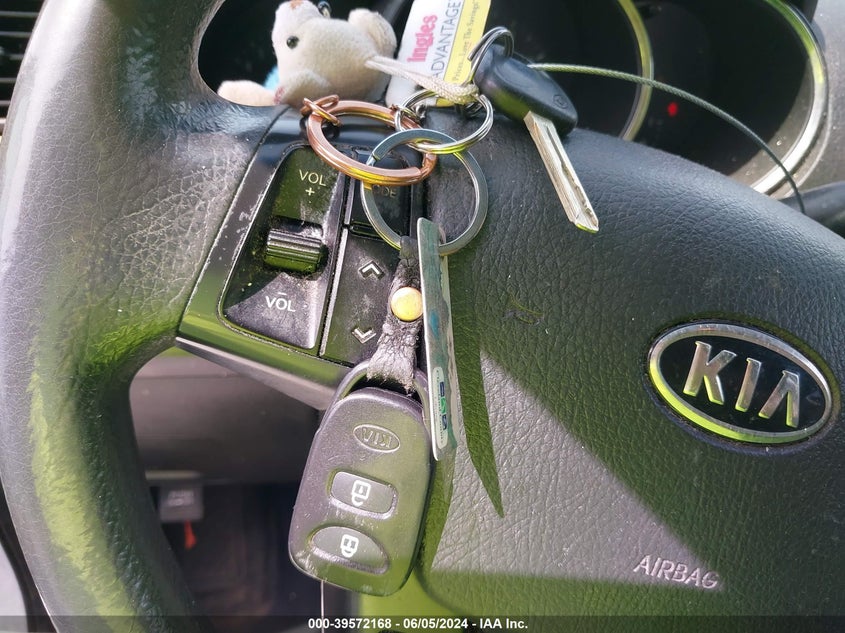 2011 Kia Sorento Lx VIN: 5XYKT3A1XBG079506 Lot: 39572168