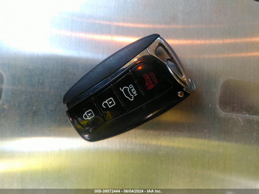 2017 Hyundai Santa Fe Se VIN: KM8SN4HF2HU202090 Lot: 39572444