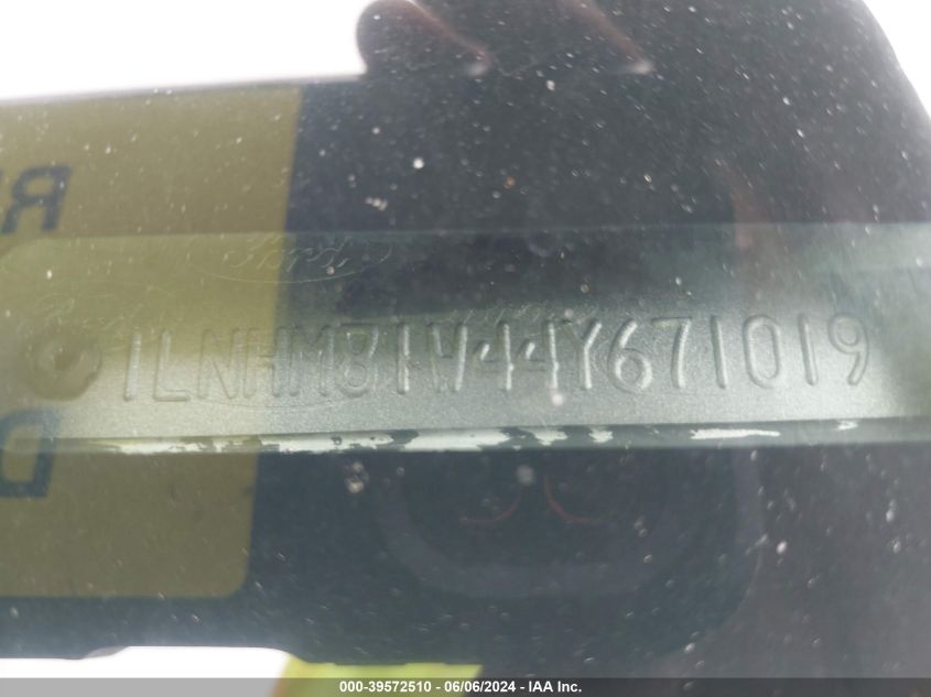 2004 Lincoln Town Car Signature VIN: 1LNHM81W44Y671019 Lot: 39572510