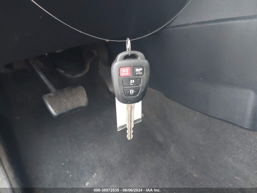 2017 Toyota Corolla Le VIN: 2T1BURHE1HC846494 Lot: 39572535