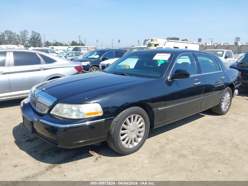 2003 Lincoln Town Car Executive VIN: 1LNHM81W43Y640173 Lot: 39572624