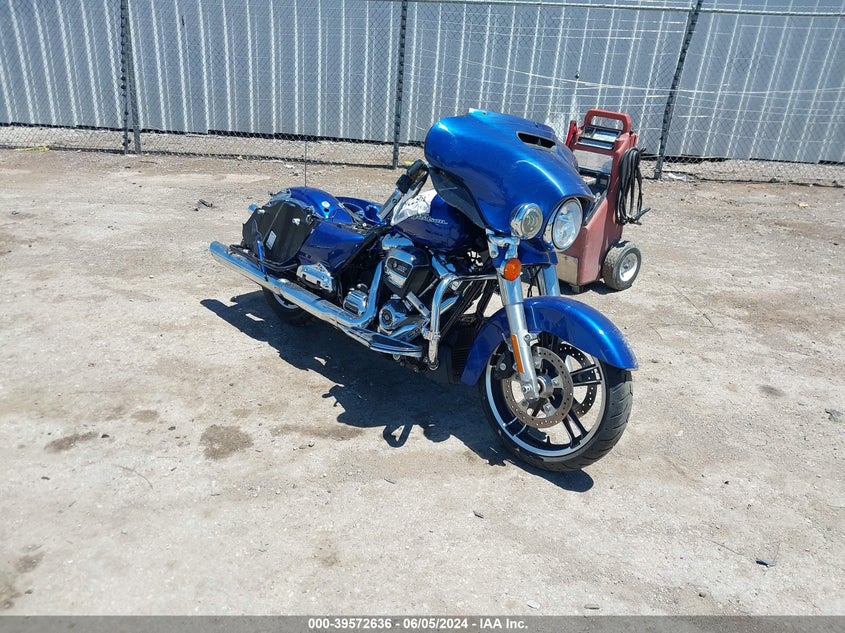 VIN 1HD1KRC16HB616663 2017 HARLEY-DAVIDSON FLHXS STREET GLIDE SPECIAL