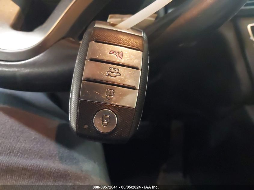 2017 Kia Optima Hybrid VIN: KNAGT4LE4H5010112 Lot: 39572641