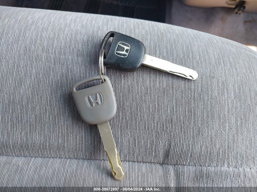 2004 Honda Odyssey Lx VIN: 5FNRL18504B124541 Lot: 39572697