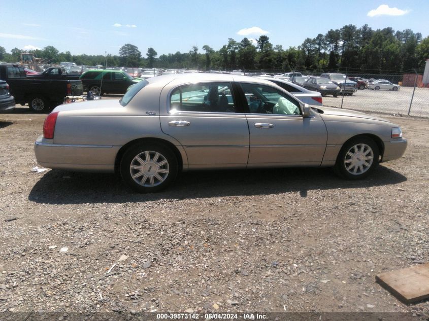 2010 Lincoln Town Car Signature Limited VIN: 2LNBL8CV3AX616652 Lot: 39573142