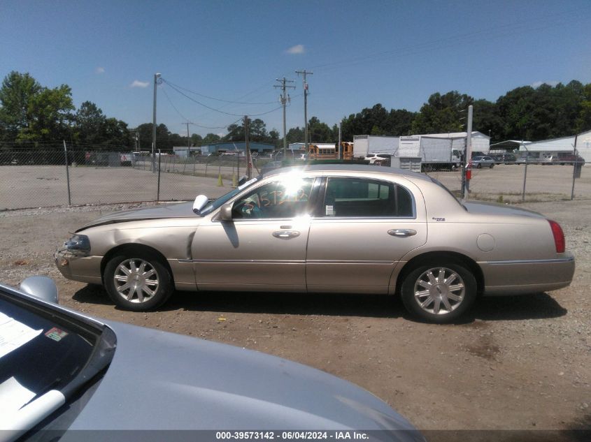 2010 Lincoln Town Car Signature Limited VIN: 2LNBL8CV3AX616652 Lot: 39573142