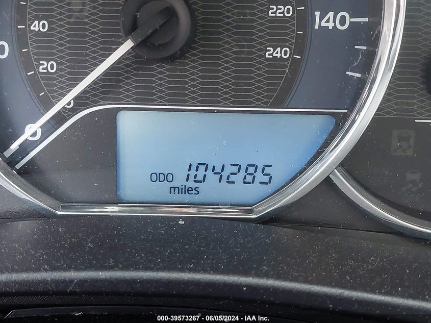 2015 Toyota Corolla Le VIN: 5YFBURHE5FP257610 Lot: 39573267