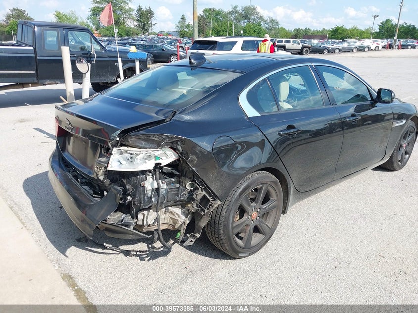 VIN SAJAJ4FX7JCP19938 2018 JAGUAR XE 25T PREMIUM