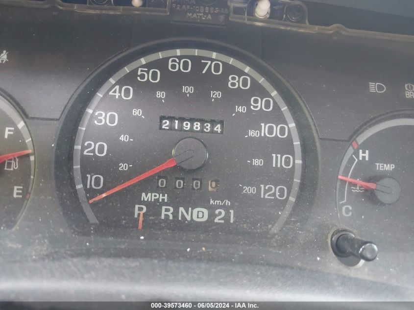 2005 Ford Crown Victoria Standard VIN: 2FAFP73W35X164923 Lot: 39573460