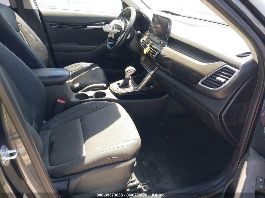 VIN KNDERCAA8N7286358 2022 KIA SELTOS EX