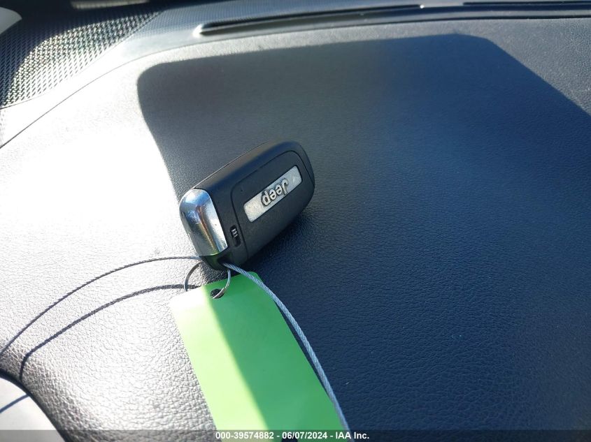 2017 Jeep Renegade Latitude 4X4 VIN: ZACCJBBB5HPE93281 Lot: 39574882