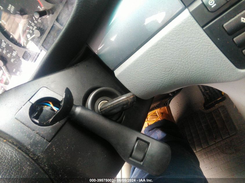 2000 BMW 323I VIN: WBAAM3349YKC71762 Lot: 39575002