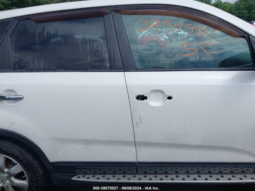 2011 Kia Sorento Lx VIN: 5XYKT3A1XBG145293 Lot: 39575027