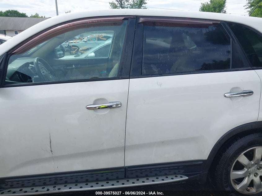 2011 Kia Sorento Lx VIN: 5XYKT3A1XBG145293 Lot: 39575027