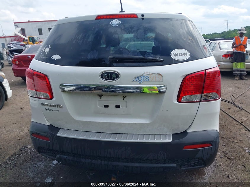 2011 Kia Sorento Lx VIN: 5XYKT3A1XBG145293 Lot: 39575027