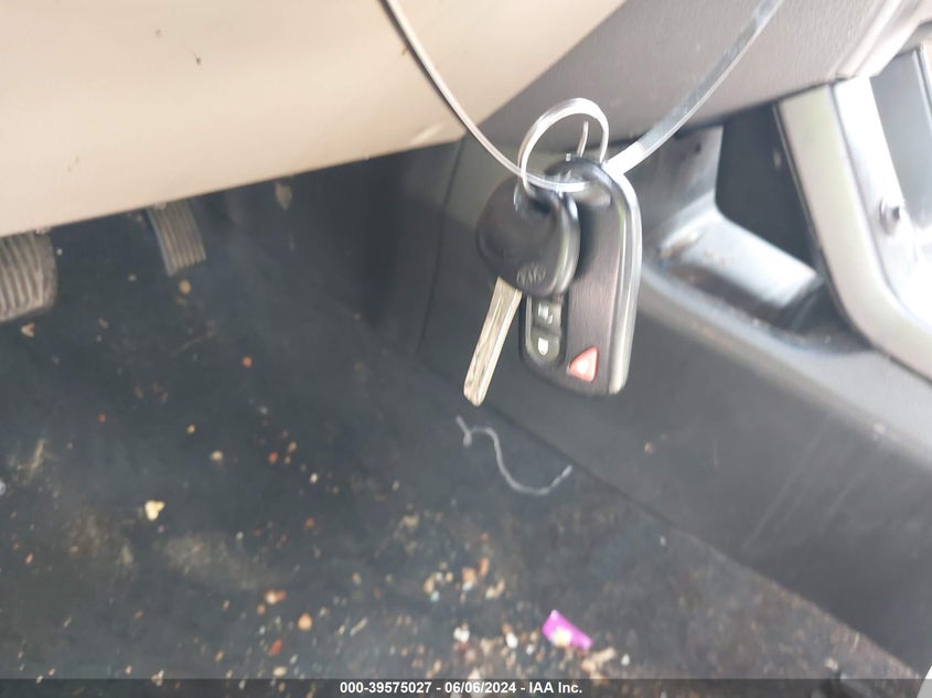 2011 Kia Sorento Lx VIN: 5XYKT3A1XBG145293 Lot: 39575027