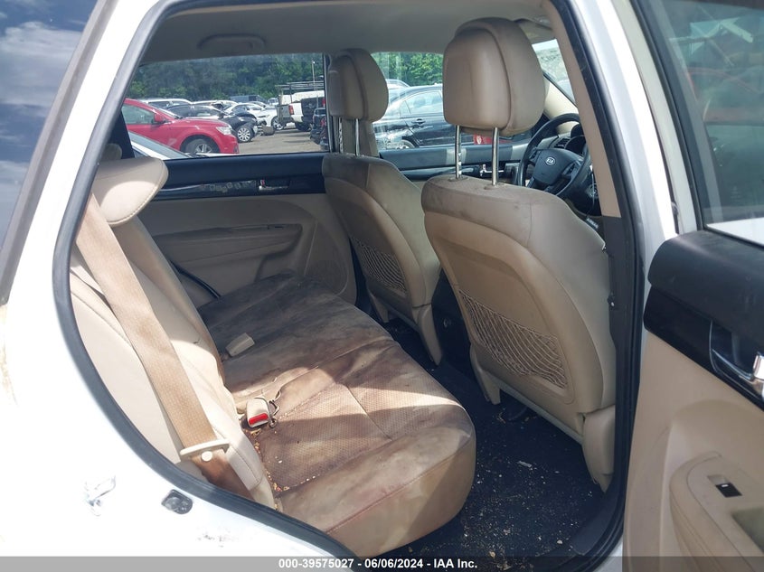 2011 Kia Sorento Lx VIN: 5XYKT3A1XBG145293 Lot: 39575027