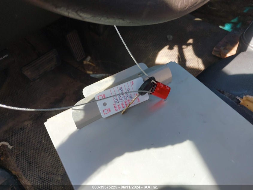 2002 Chevrolet Silverado 1500 Commercial VIN: 1GCEC14W62Z182741 Lot: 39575225