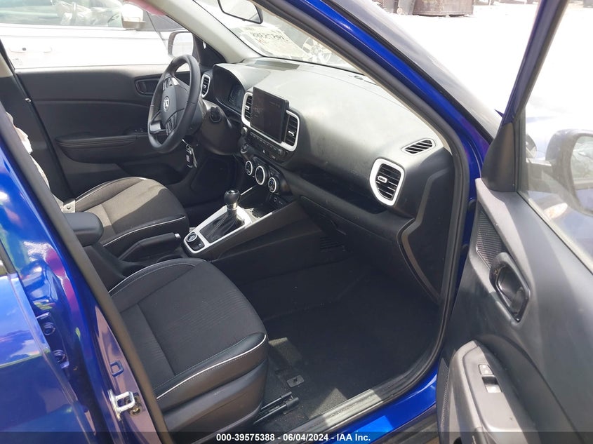 2023 Hyundai Venue Limited VIN: KMHRC8A38PU254298 Lot: 39575388