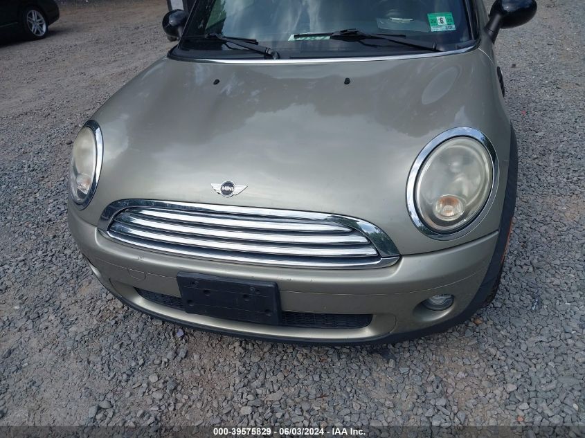 2009 Mini Cooper VIN: WMWMR33559TU95255 Lot: 39575829